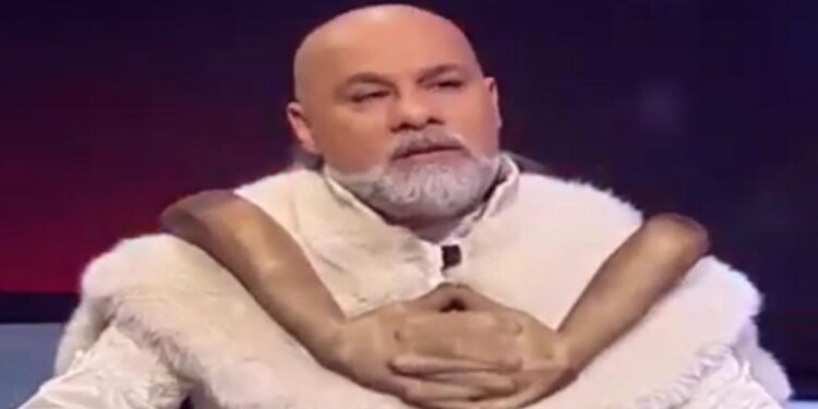 مايك فغالي يظهر في كسر عضم