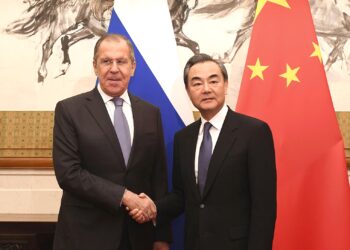 التصريح والتلويح في لقاء وزيري الخارجية الروسي والصيني …  (ما بين السطور)
