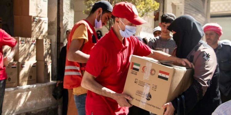 الهلال الأحمر العربي السوري يستمر بتوزيع المساعدات الغذائية