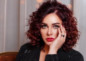 سلاف فواخرجي: والدي مات بجريمة قتل