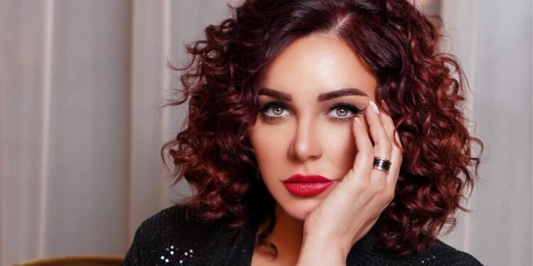 سلاف فواخرجي: والدي مات بجريمة قتل