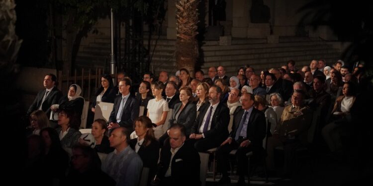 تخليداً لذكرى الشهداء.. الرئيس الأسد والسيدة أسماء الأسد يشاركان في احتفالية بالمتحف الوطني بدمشق