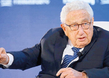 مضمون لقاء وزيري الخارجية الصيني الحالي مع نظيره الأسبق هنري كيسنجر