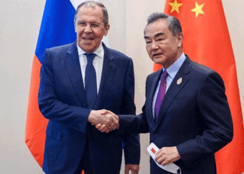 وزيرا الخارجية الصيني والروسي يلتقيان في بالي