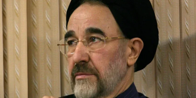 خاتمي: قلب نظام الحكم في إيران “غير ممكن وغير مطلوب”