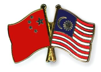 وزير خارجية الصين يجتمع مع نظيريه المجري والماليزي لبحث العلاقات الثنائية