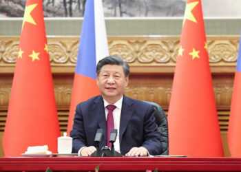 شي جين بينغ يلتقي عبر الفيديو بالرئيس التشيكي ميلوش زيمان