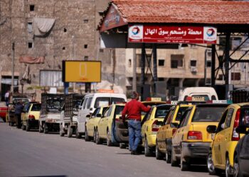 وزارة التجارة الداخلية ترفع سعر البنزين