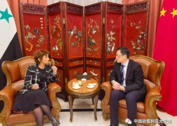 السفير الصيني في سوريا يبحث مع نائب المبعوث الخاص للأمين العام للأمم المتحدة بشأن رفع العقوبات عن سوريا