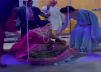 رجل أعمال يدفع مهر عروسه وزنها ذهبا في دبي