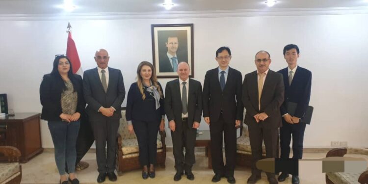 وزير التعليم العالي يبحث مع السفير الصيني تعزيز التعاون العلمي والبحثي بين البلدين