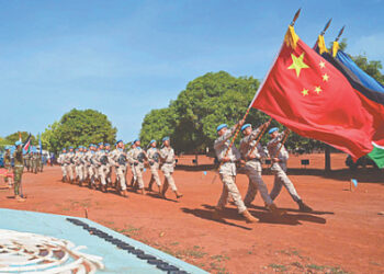 وحدة عسكرية صينية تستعرض مهاراتها لشعب جنوب السودان.