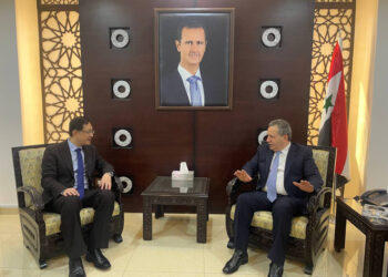 وزير النفط يبحث مع السفير الصيني تعزيز التعاون في قطاع النفط