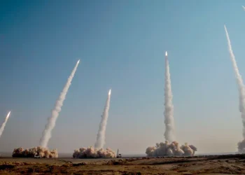 الصواريخ الباليستية: قوة تدميرية هائلة بفضل الفيزياء