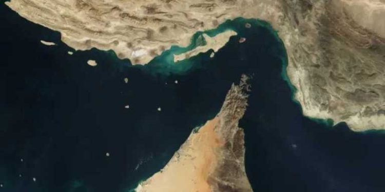 تهديدات بإغلاق مضيق هرمز.. هل العالم على أعتاب أزمة نفط؟