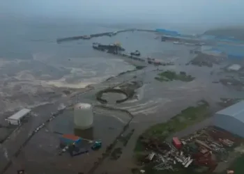 هزة عنيفة بقوة 8.8 تضرب المحيط الهادئ وتحذيرات تسونامي تشمل دولاً عدة   