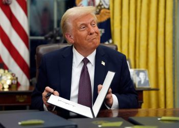 ترامب يوقع أمراً تنفيذياً برفع العقوبات عن سوريا