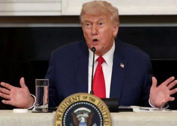 ترامب يفرض رسوم جمركية جديدة على دول عربية بينها سوريا والعراق