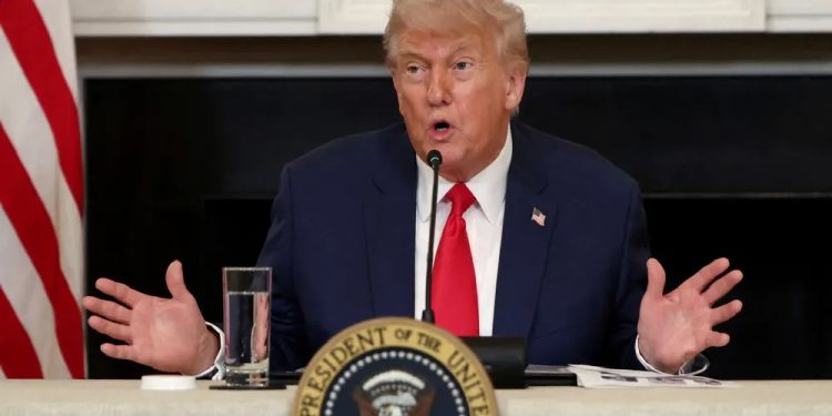 ترامب يفرض رسوم جمركية جديدة على دول عربية بينها سوريا والعراق