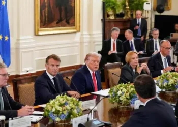 ترامب يخطط لقمة تاريخية بين زيلينسكي وبوتين وسط صفقة عسكرية ضخمة